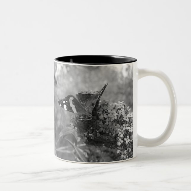 Mug - Papillon amiral en noir et blanc (Droit)