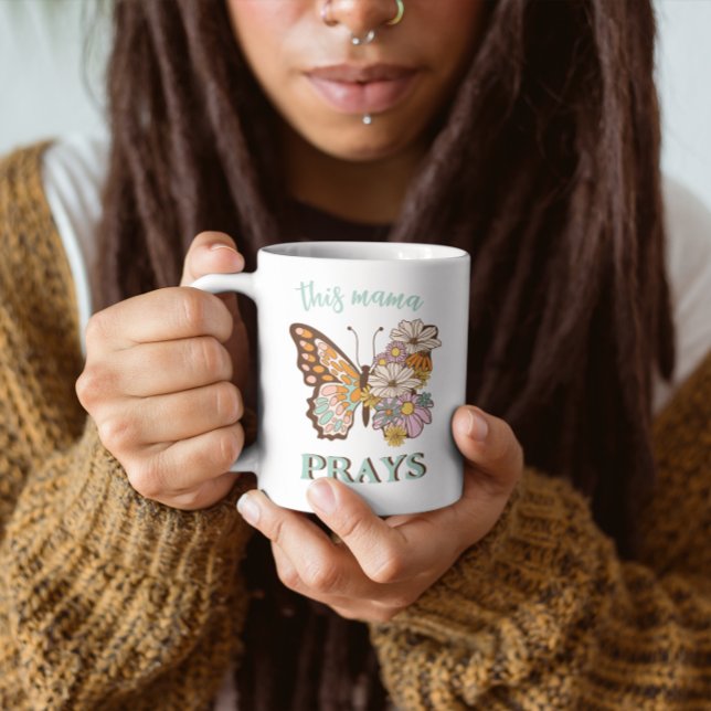 Mug Papillon Floral Rétro Cette maman prie (Créateur téléchargé)