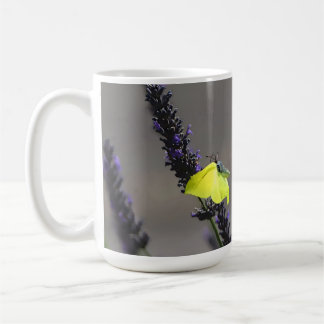 Mug Papillon Jaune sur Photo Macro de Lavande Violette