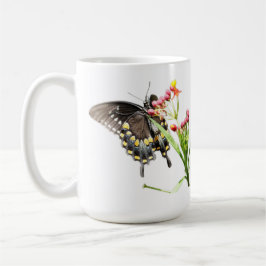 Mug Papillon sur les fleurs d'algues, sur blanc