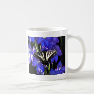 Mug Papillon Swallowtail sur Delphiniums