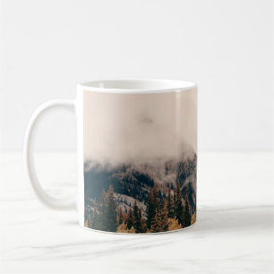 Mug Parc national Banff - montagnes brumeuses et forêt
