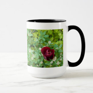 Mug parterre de fleurs au printemps