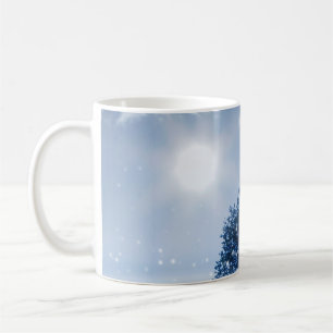 Mug Paysage d'hiver de couleur bleue. Arbre solitaire