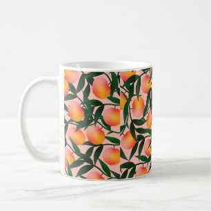 Mug Peach motif sur arrière - plan rose. Fruit à main