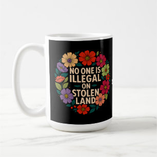 Mug Personne n'est illégal sur une terre volée Fierté