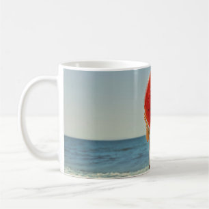 Mug Personne tenant une bague gonflable à thème pastèq