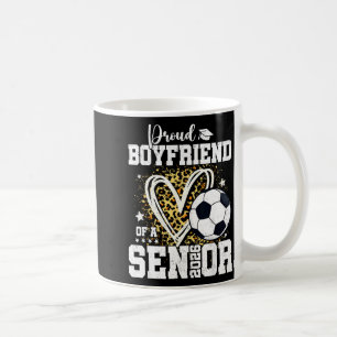 Mug Petit ami fier d'une remise de diplôme de football