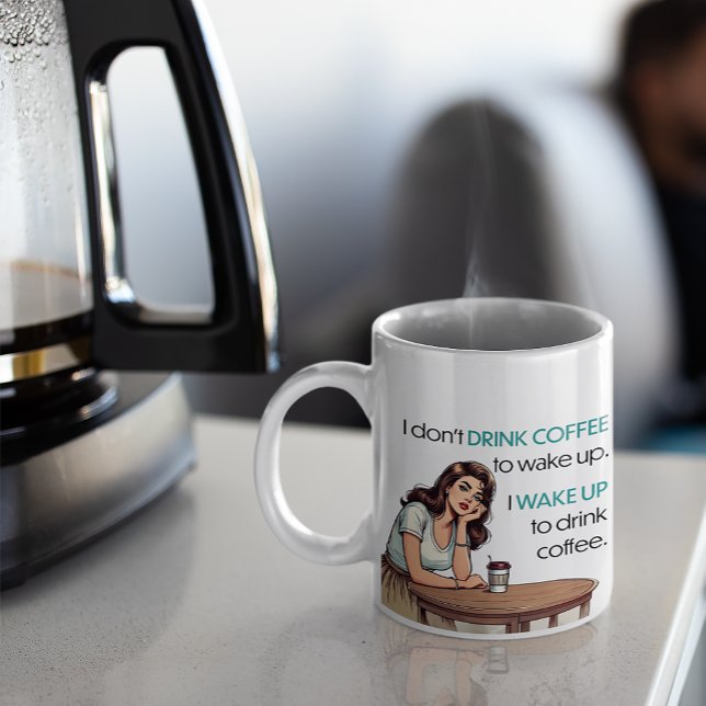 Mug Pin-up Girl—I Wake Up to Drink Coffee (Créateur téléchargé)