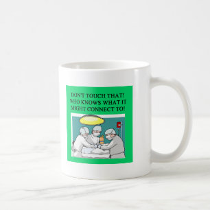 Mug plaisanterie de chirurgien de médecin de docteur