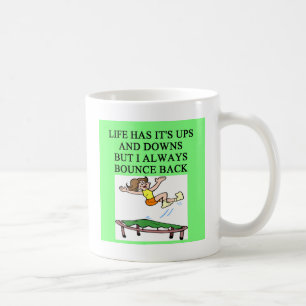 Mug plaisanterie de rebondissement de trempoline de la