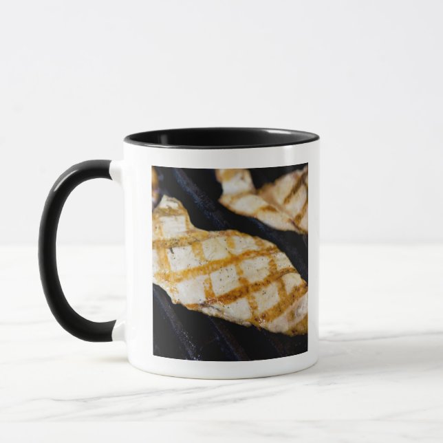 Mug Plan rapproché des blancs de poulet grillés (Gauche)