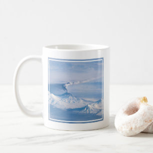 Mug Plume Émanant Du Volcan Kliuchevskoi.