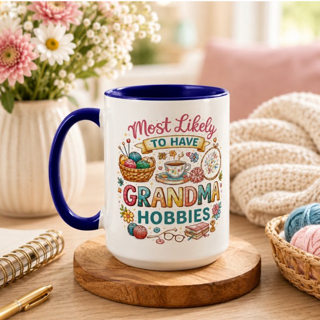Mug Plus susceptible d'avoir les hobbies de grand-mère (Most Likely To Have Grandma Hobbies Mug)