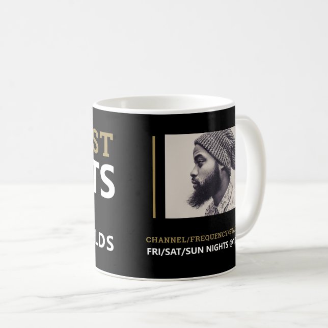 Mug Podcaster moderne et élégant, Podcast Publicité (Devant droit)