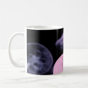 MUG POISSON BLANC DANS L'EAU AVEC ARRIÈRE - PLAN NOIR