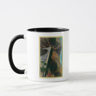 Mug Pont Pacifique en route au-dessus de rivière de
