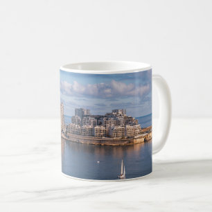 Mug Port de Sliema et gratte-ciel à Malte