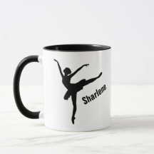 Pose d'arabesque de ballet en silhouette