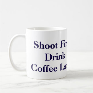Mug Pousse de Carlton Lasiter la "d'abord" attaquent