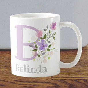 Mug Première initiale plus nom Belinda avec des fleurs