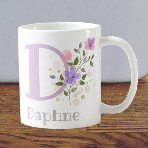Mug Première initiale plus nom Daphne avec des fleurs