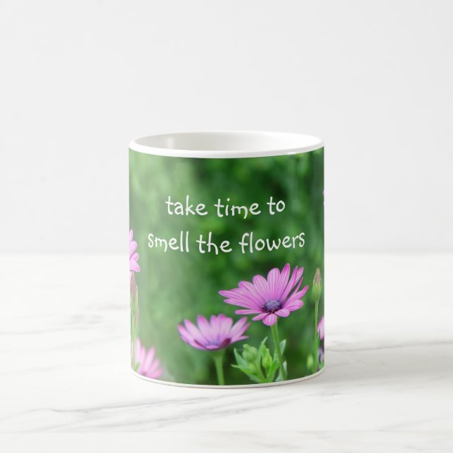 Mug Prenez du temps pour les marguerites pourpres (Centre)