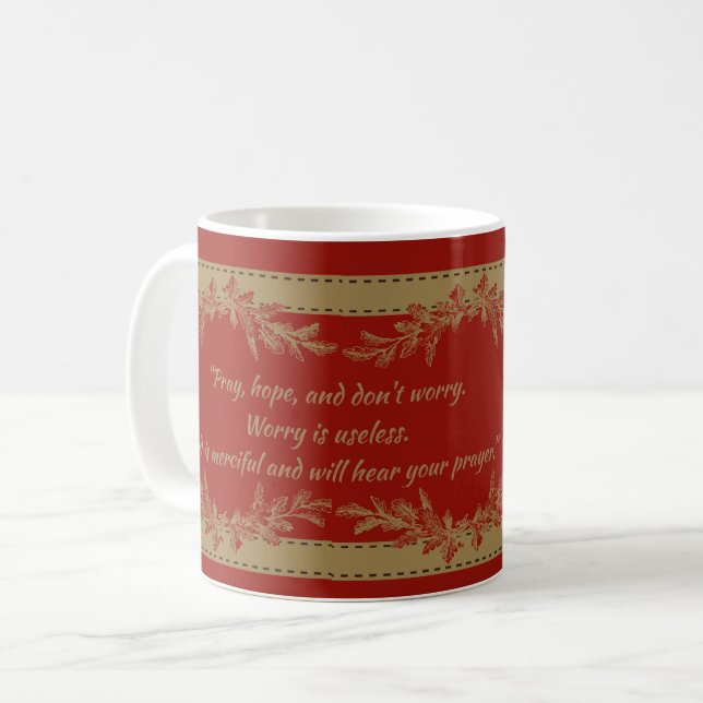 Mug Priez, espérez, et n'inquiétez pas l'aumônier Pio (Devant gauche)
