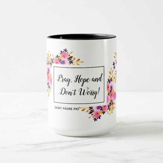 Mug Priez l'espoir n'inquiètent pas l'aumônier Pio (Centre)