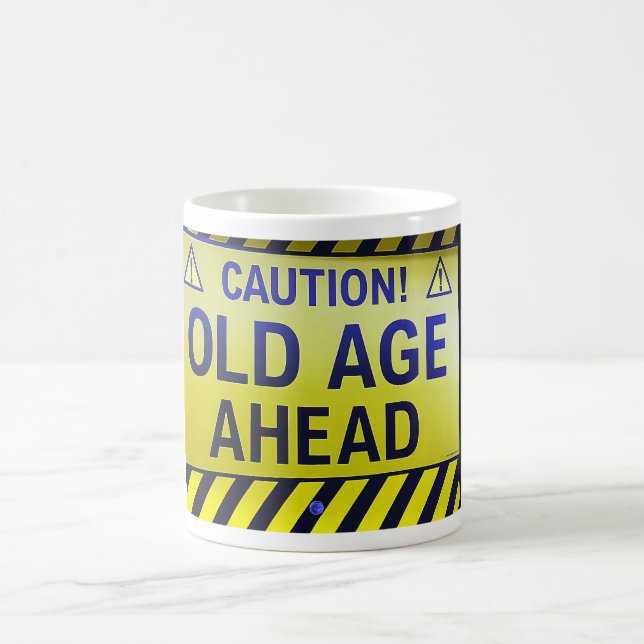 MUG "PRUDENCE VIEILLE ÂGE À L'AVENIR" SUR LA COLLINE M (Centre)