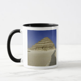 Mug pyramide à degrés de Saqqarah, l'une des premières