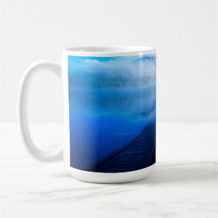 Mug Quai sur un lac calme et brumeux, Californie