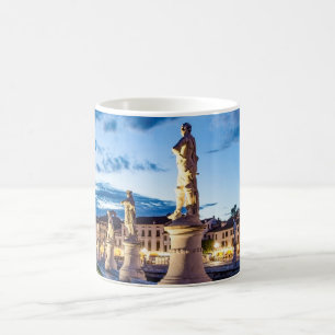 Mug Rangée de statues illuminées à Padova