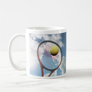 Mug Raquette de tennis et boule en l'air, Ciel bleu nu