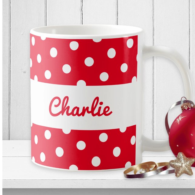 Mug Red Polka Motif Stylish Cuisine personnalisée (A personalized, red and white mug with polka dots pattern and script typography)