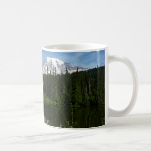 Mug Reflet du lac du mont Rainier avec des fleurs sauv