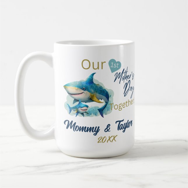 Mug Requin et bébé Notre première fête des mères ensem (Gauche)