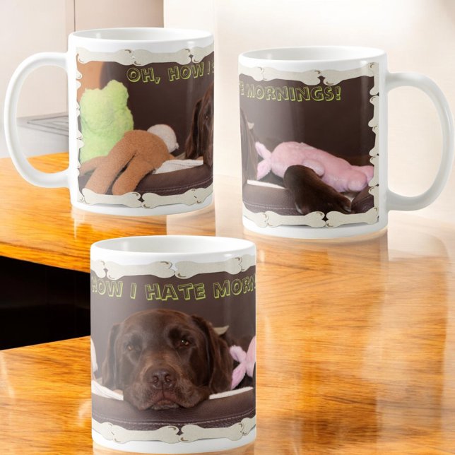 Mug Retriqueur au labrador au chocolat Drowsy avec jou (view around the entire design on the ceramic mug)