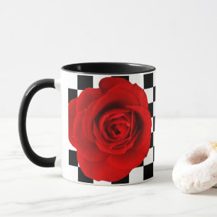 Mug Rose Checkmate élégant rose sur un à damiers dos