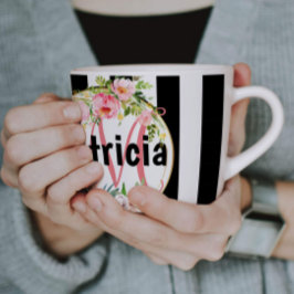 Mug rose Floral noir et blanc Grilles monogramme