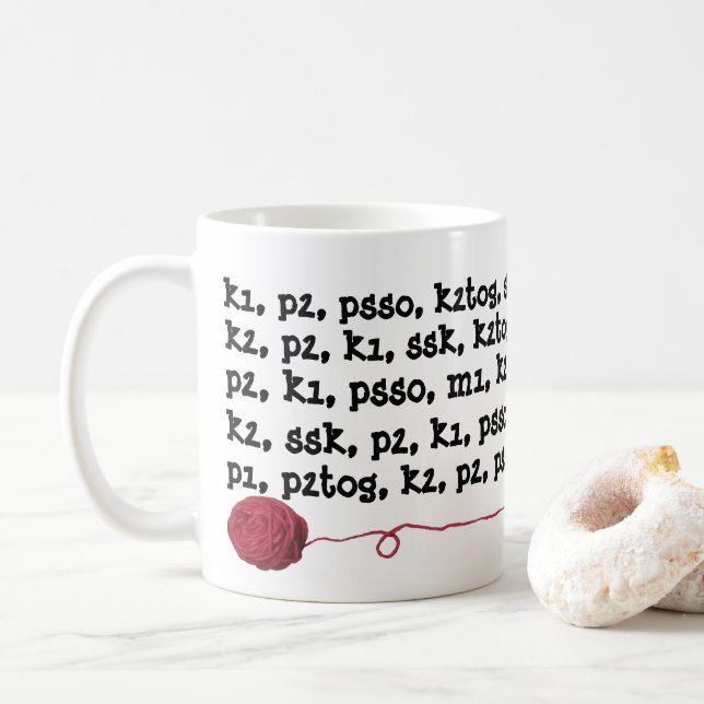 Mug Rouge de tricotage de boule de fil d'instructions (Avec donut)