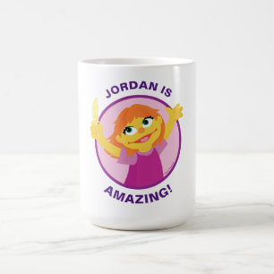 Mug Rue Sesame   Julia tenant une plume