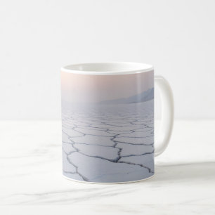 Mug Salt Flats à l'aube : Paysage minimaliste éthéré