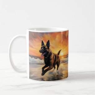 Mug Sandy Paws Berger Malinois sur la plage au coucher