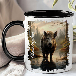 Mug Sanglier dans un lac de forêt brumeuse