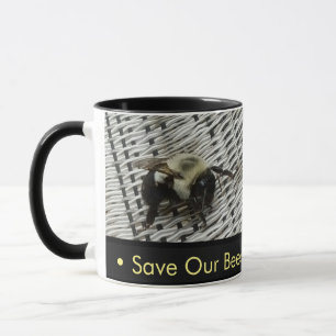 Mug Sauvez nos abeilles - Abeille sur fauteuil en osie