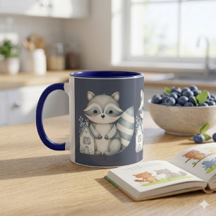 Mug Scène de cabane en bois nocturne avec un raton lav