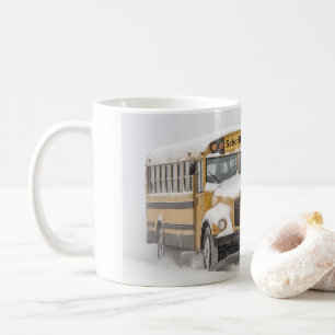 Mug Scène hivernale avec un bus scolaire jaune