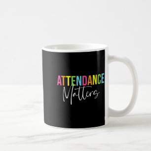 Mug secrétaire de l'école, commis à l'assistance amusa