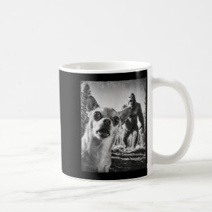 Mug Selfie drôle de Chihuahua avec Bigfoot Sasquatch C